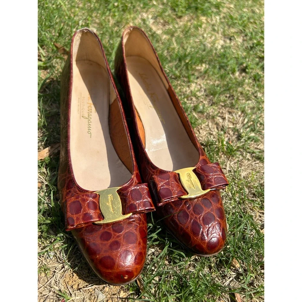 Salvatore Ferragamo Vara Pumps Women 9 AA Brown Croc Embossed Leather‎ Italy